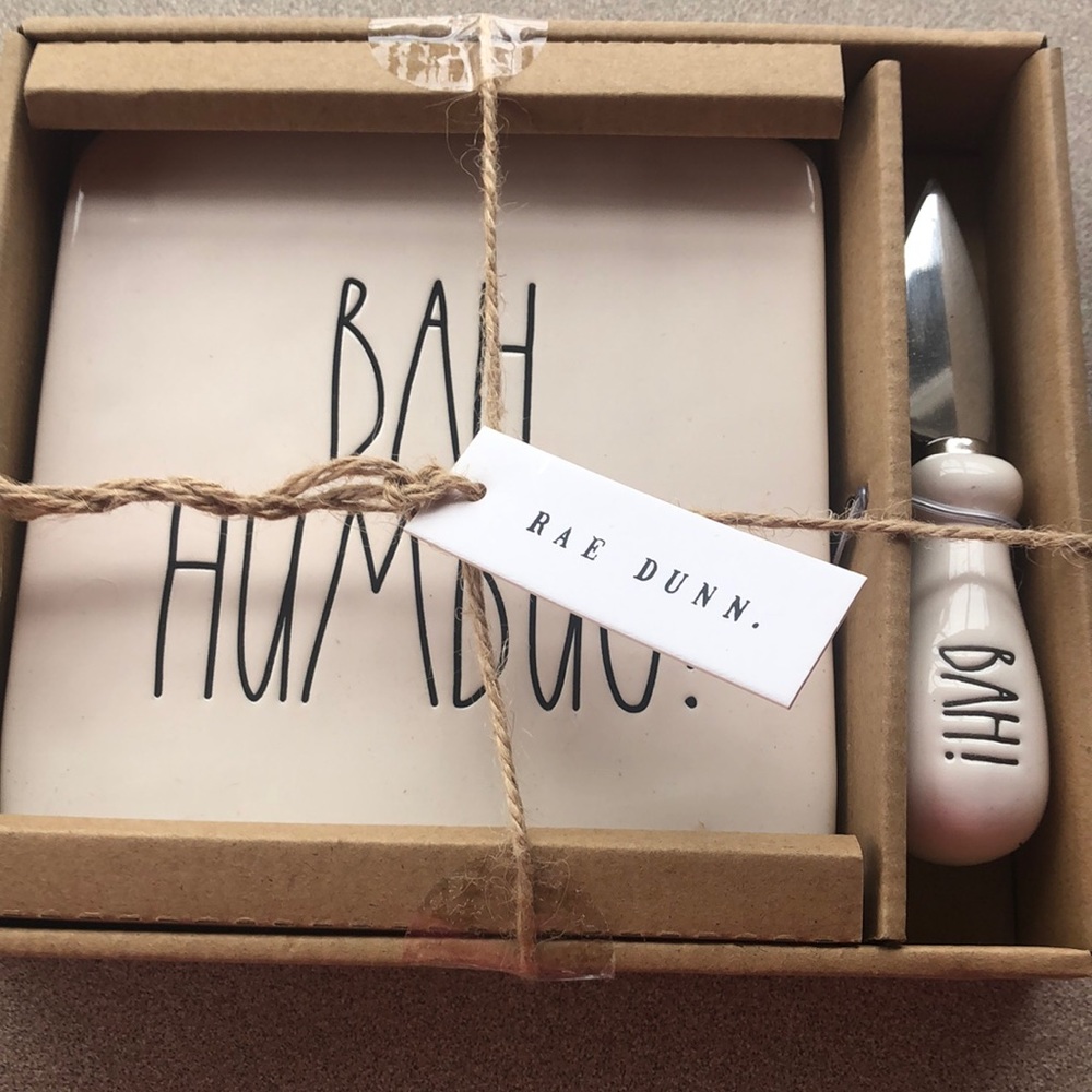 NWT Rae Dunn BAH HUMBUG Cheese Plate with Knife